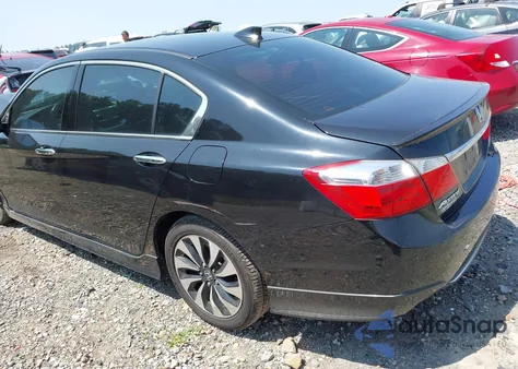 2015 Honda Accord Hybrid Touring z USA, uszkodzony, nr VIN 1HGCR6F78FA013139